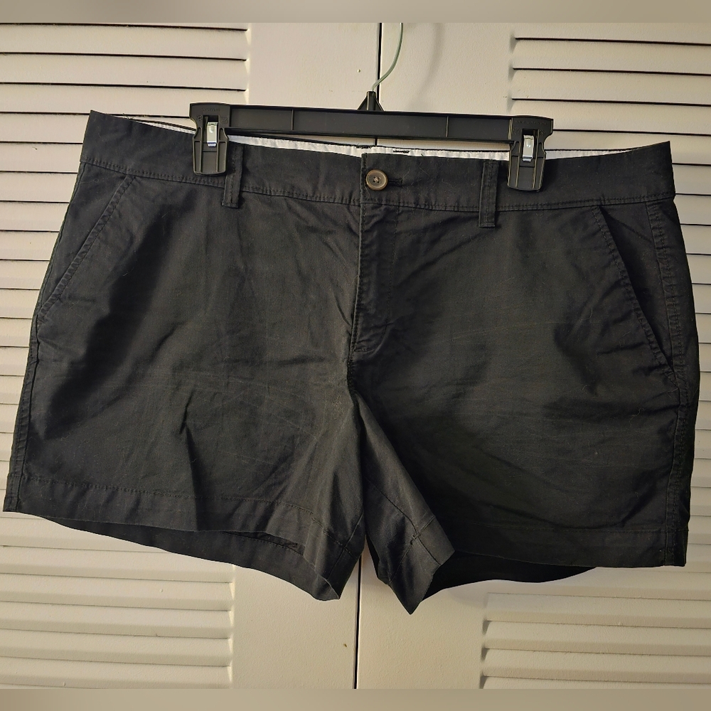 Old Navy Women's Black Shorts - Size 14